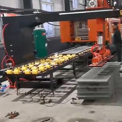 Zindywidualizowana maszyna do rozładunku kamieni granitowych o masie 300 kg