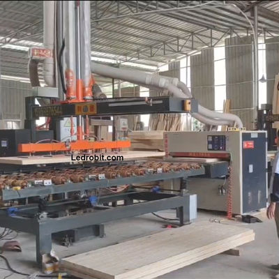 Automatyczna maszyna do ładowania i rozładunku CNC z przyciskiem awaryjnego zatrzymania